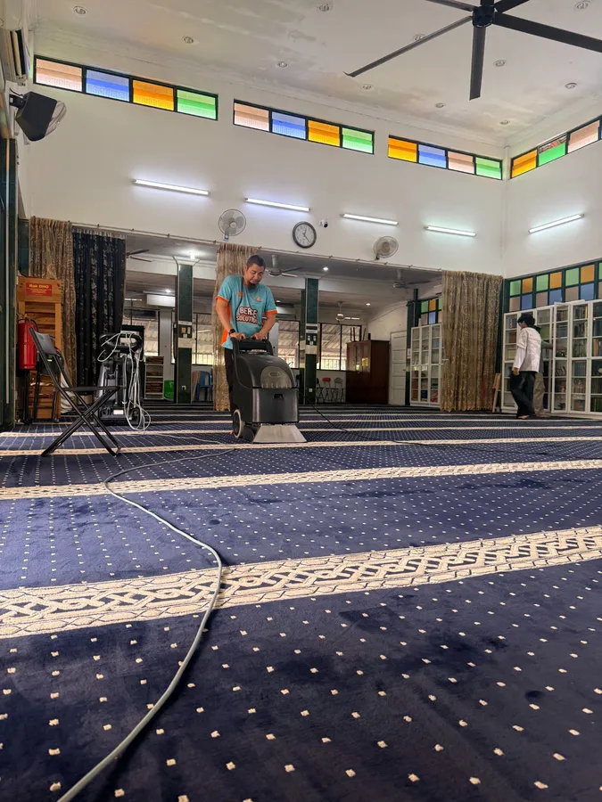 Cuci karpet masjid dan surau